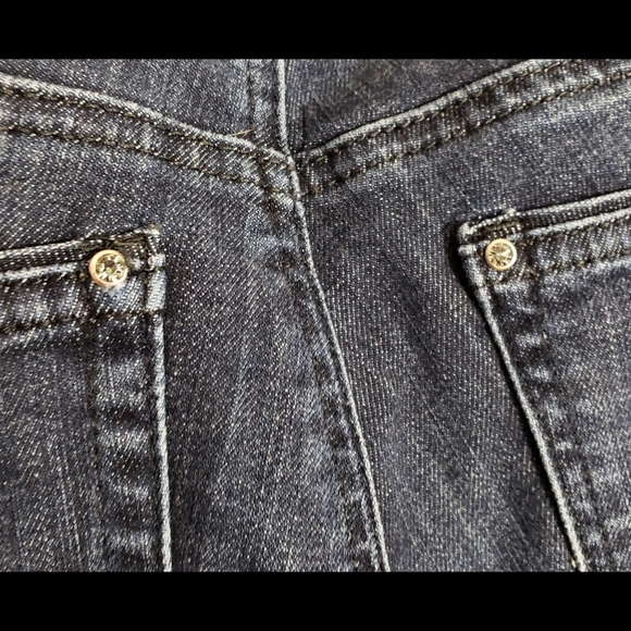 WHBM Cute Slim Leg Blue Jeans w/Floral Embroidery - Picture 7 of 7